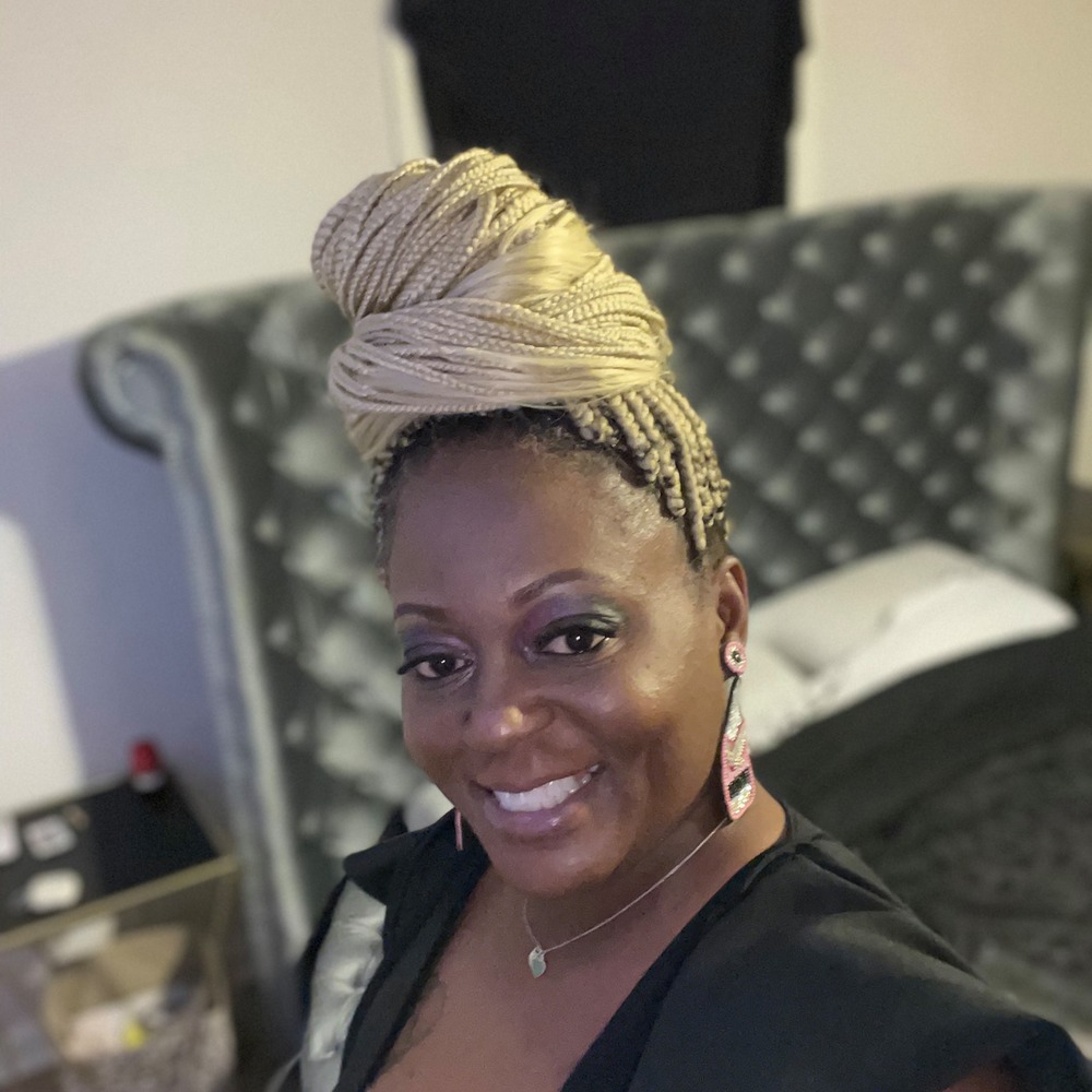 Meet your Posher, April